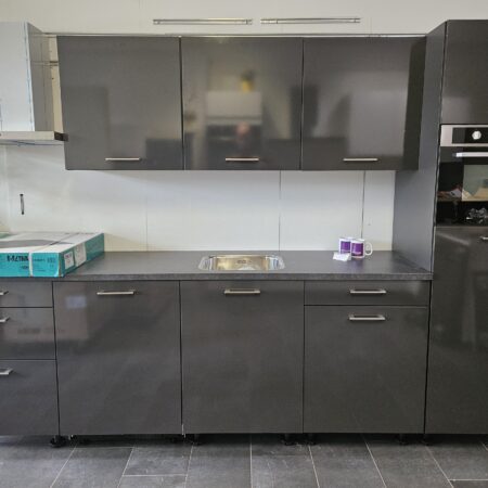 BRUYNZEEL Luxe HOOGGLANS Keuken ca. 300 cm / Inclusief APPARATUUR K/1008