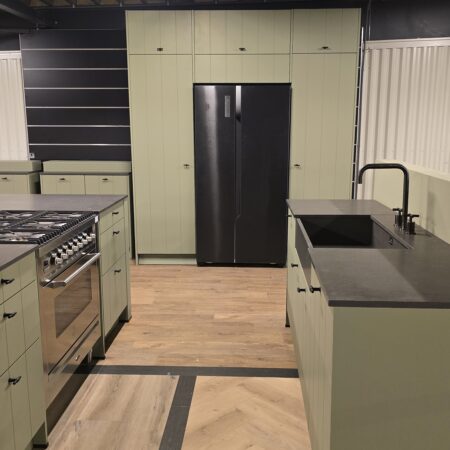 NIEUWE BRUYNZEEL “GOLD EDITION” Unieke Eilandkeuken in landelijke stijl….  K/1100