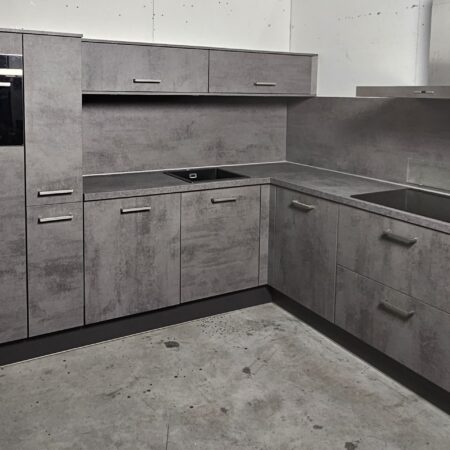 NIEUWE Showroomkeuken in BETONLOOK decor / SIEMENS Apparaten K/1107