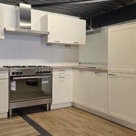 NIEUWE Showroomkeuken met Kaderfront / OPRUIMING (K/1115)