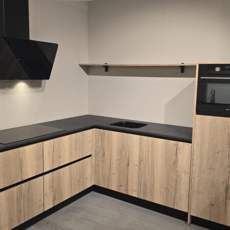 NIEUWE Hoekkeuken in “Wild Ruw Eiken” Decor / Inclusief Apparaten K/1117