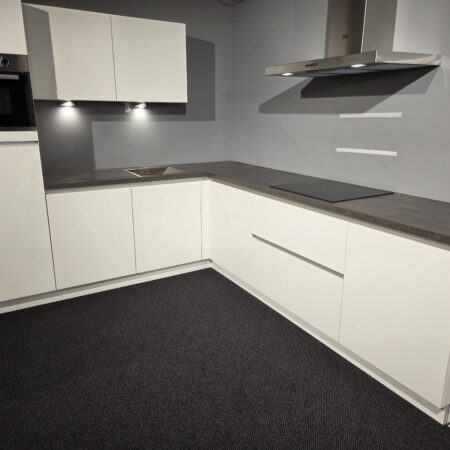 NIEUWE Showroomkeuken / GREEPLOOS Mat Wit Hoekkeuken K/1193
