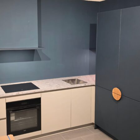 NIEUWE Luxe Showroom Hoekkeuken inclusief AEG Apparaten K/1207