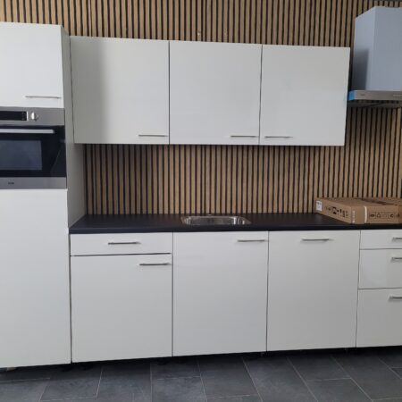 BRUYNZEEL Luxe HOOGGLANS Keuken ca. 300 cm / Inclusief APPARATUUR K/886